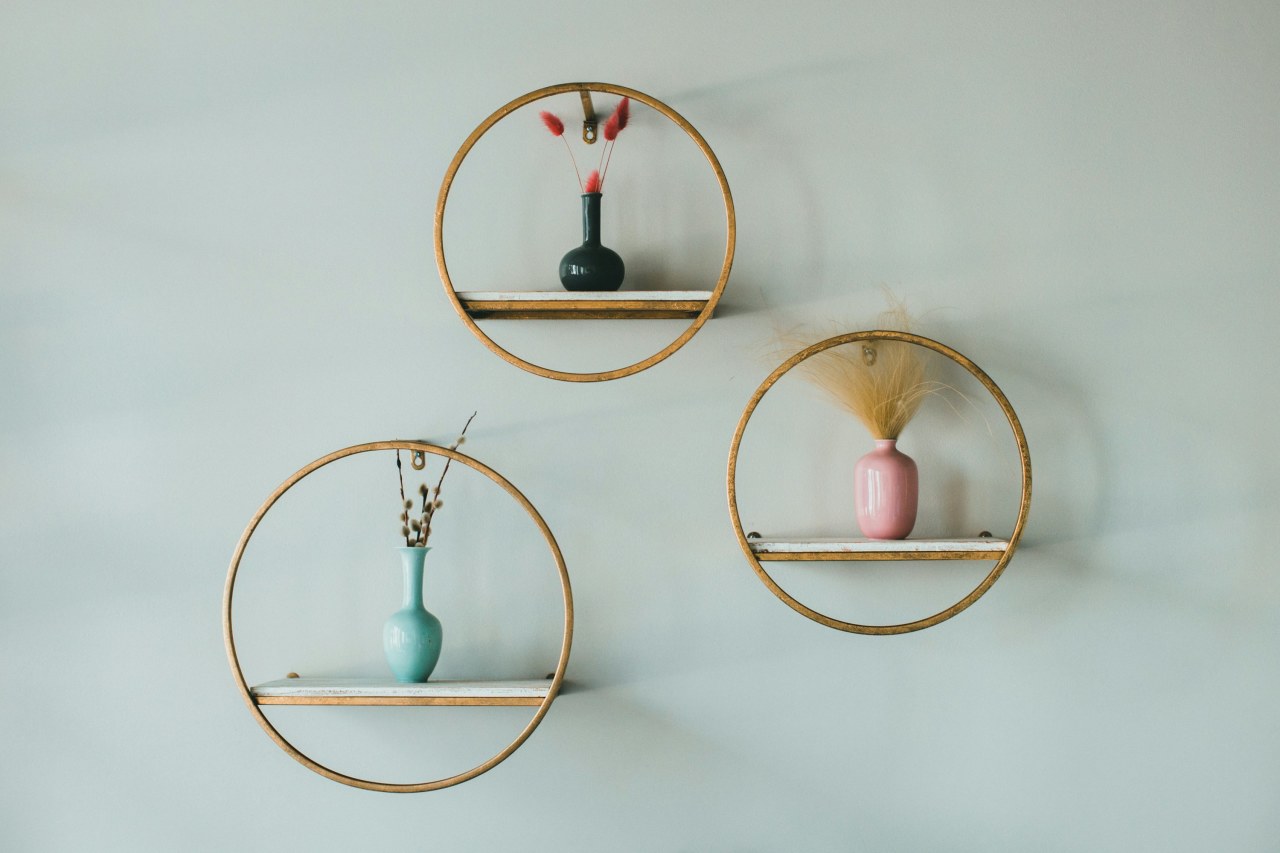 Вязание спицами или крючком: что лучше для новичков?