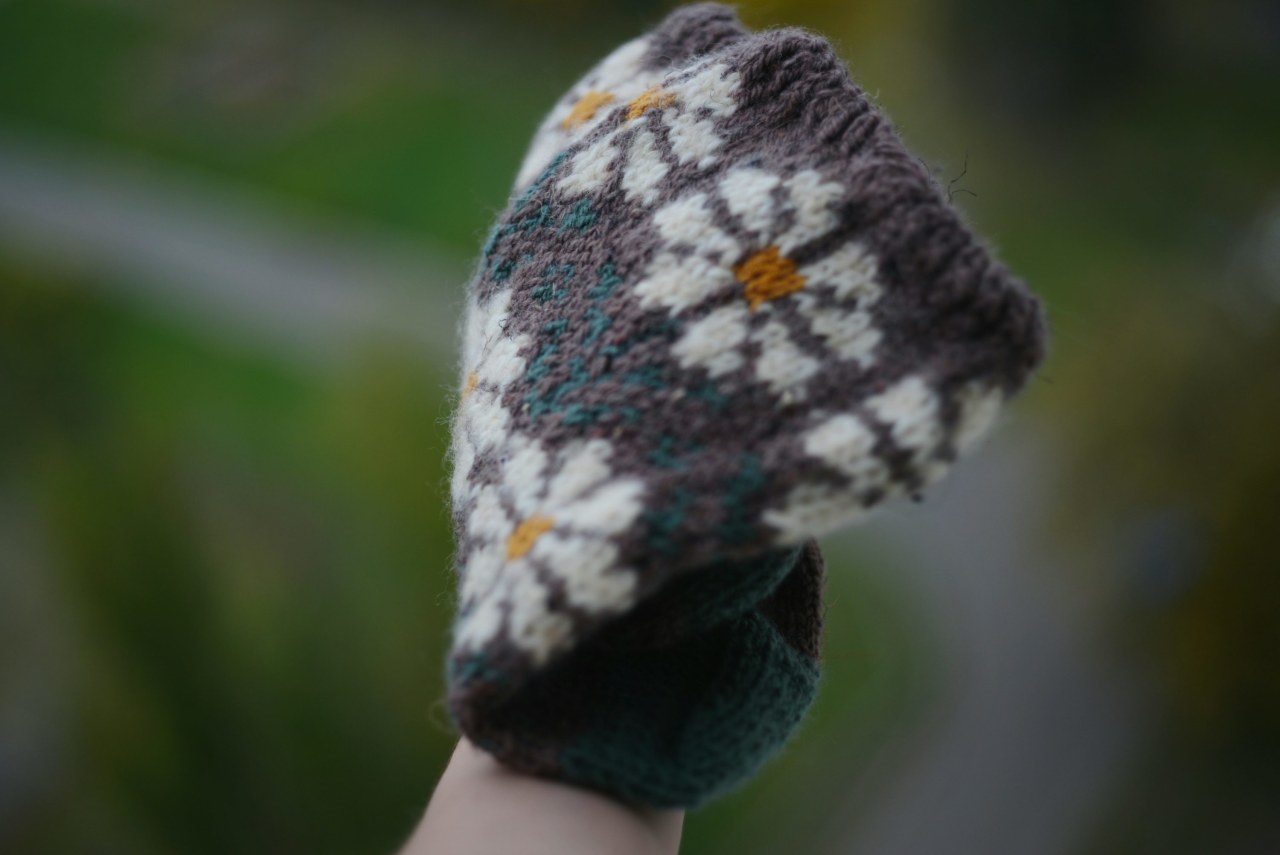 Различия между натуральными и синтетическими тканями для шитья