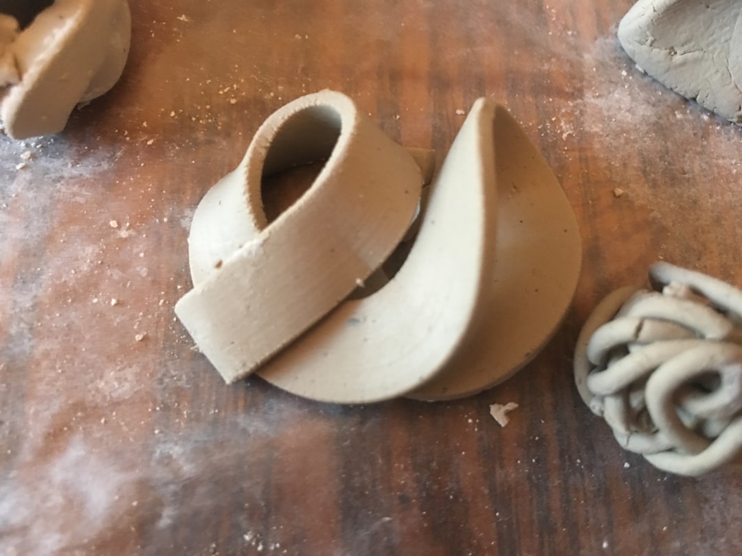 Какие инструменты нужны для начинающих мастеров по полимерной глине